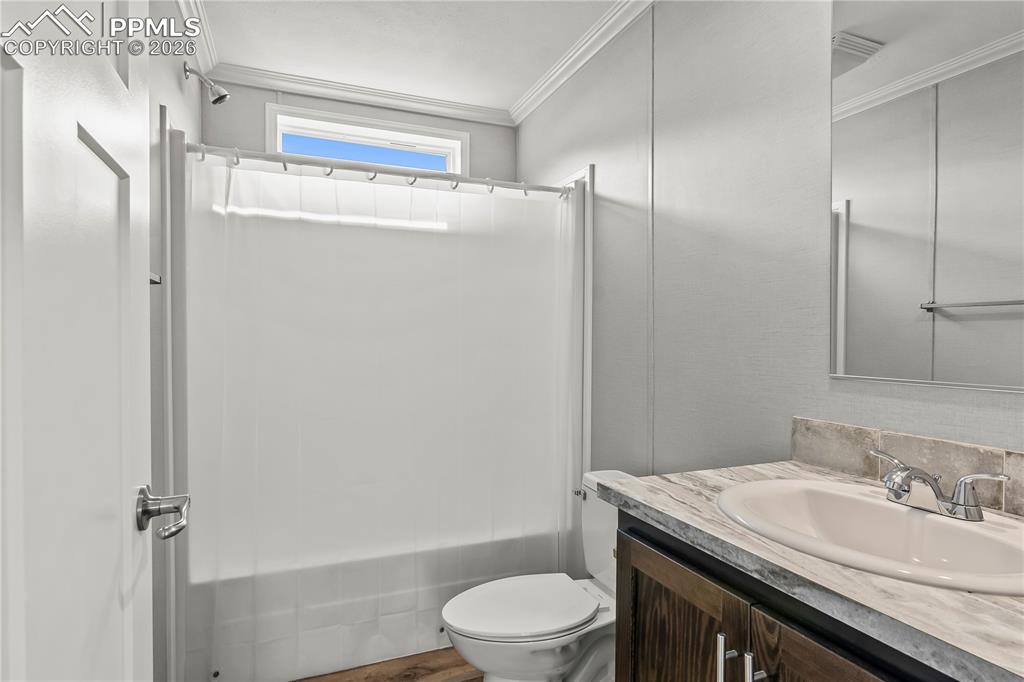 Image 20 of 29: Bathroom