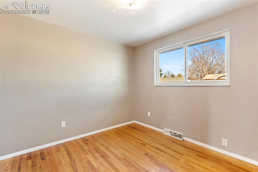 Image 18 of 45: Bedroom