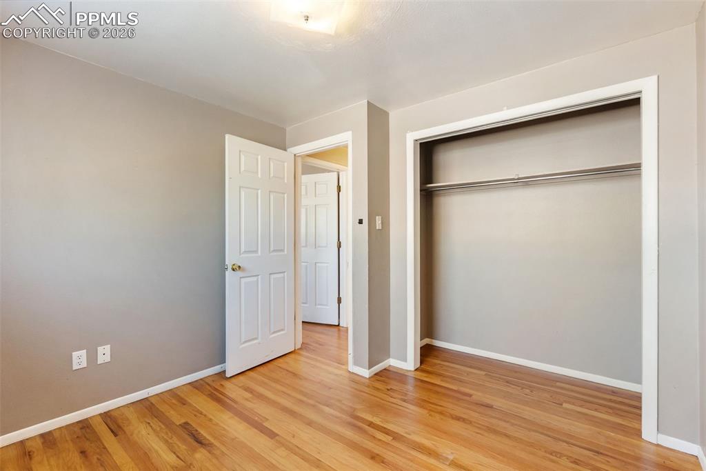 Image 19 of 45: Bedroom