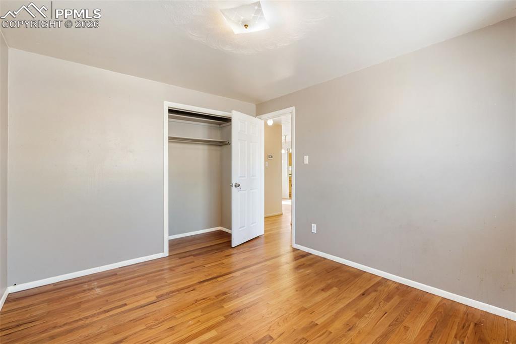 Image 21 of 45: Bedroom