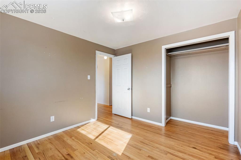 Image 23 of 45: Bedroom