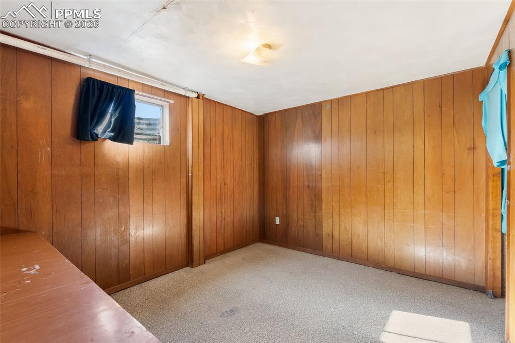 Image 30 of 45: Bedroom