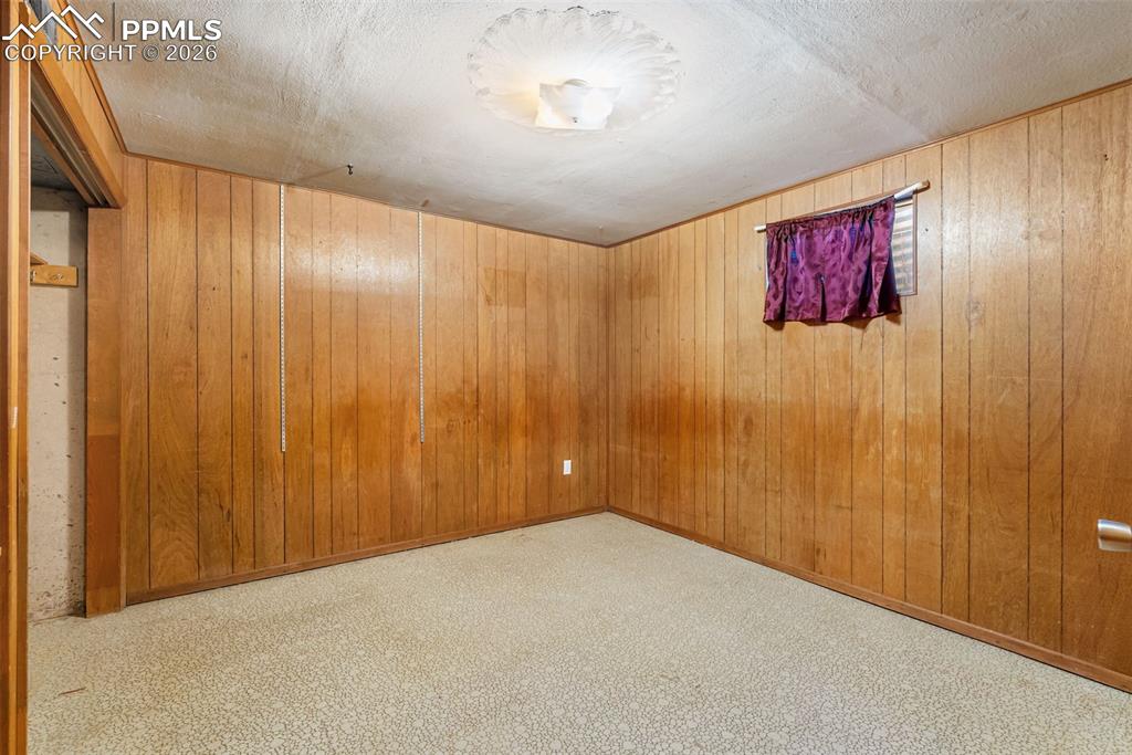 Image 33 of 45: Bedroom