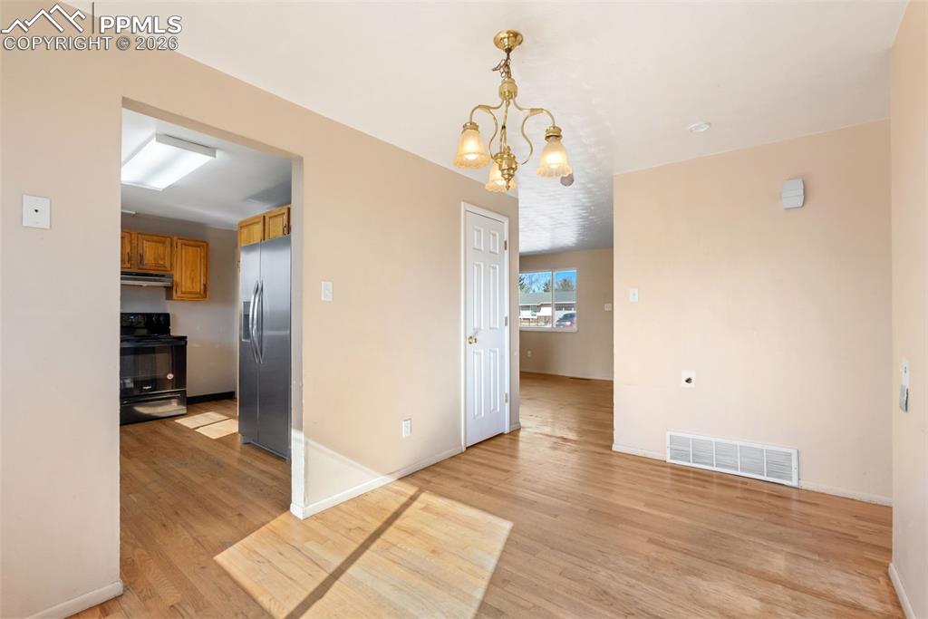 Image 9 of 45: Dining Room