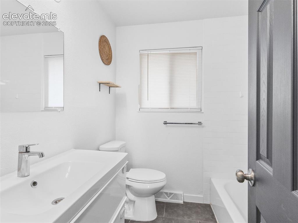 Image 12 of 31: Bathroom
