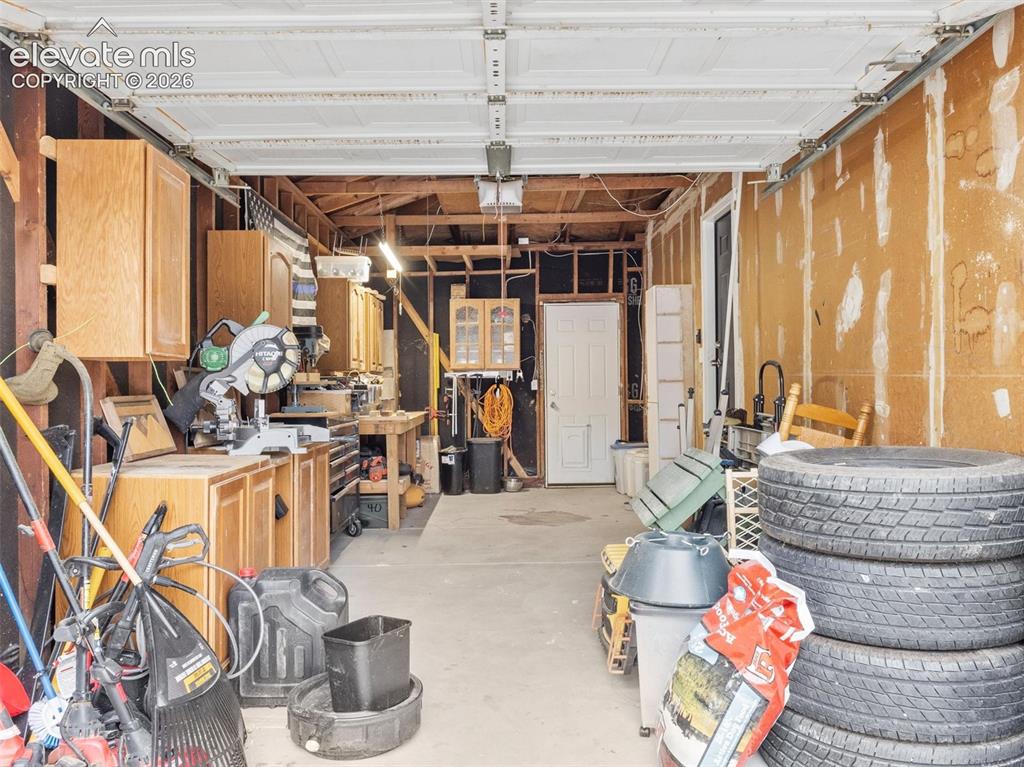 Image 31 of 31: Garage