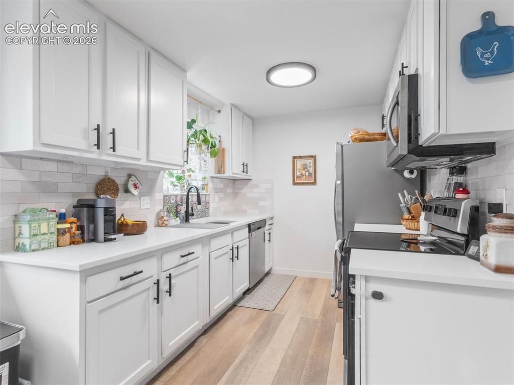Image 6 of 31: Kitchen