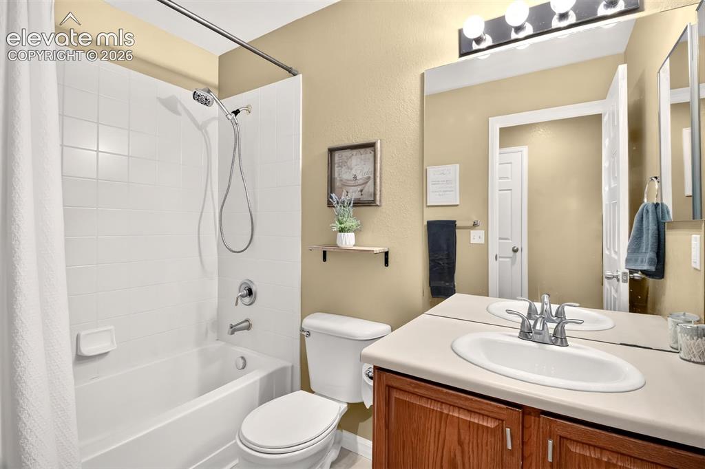 Image 19 of 35: Bathroom, main level