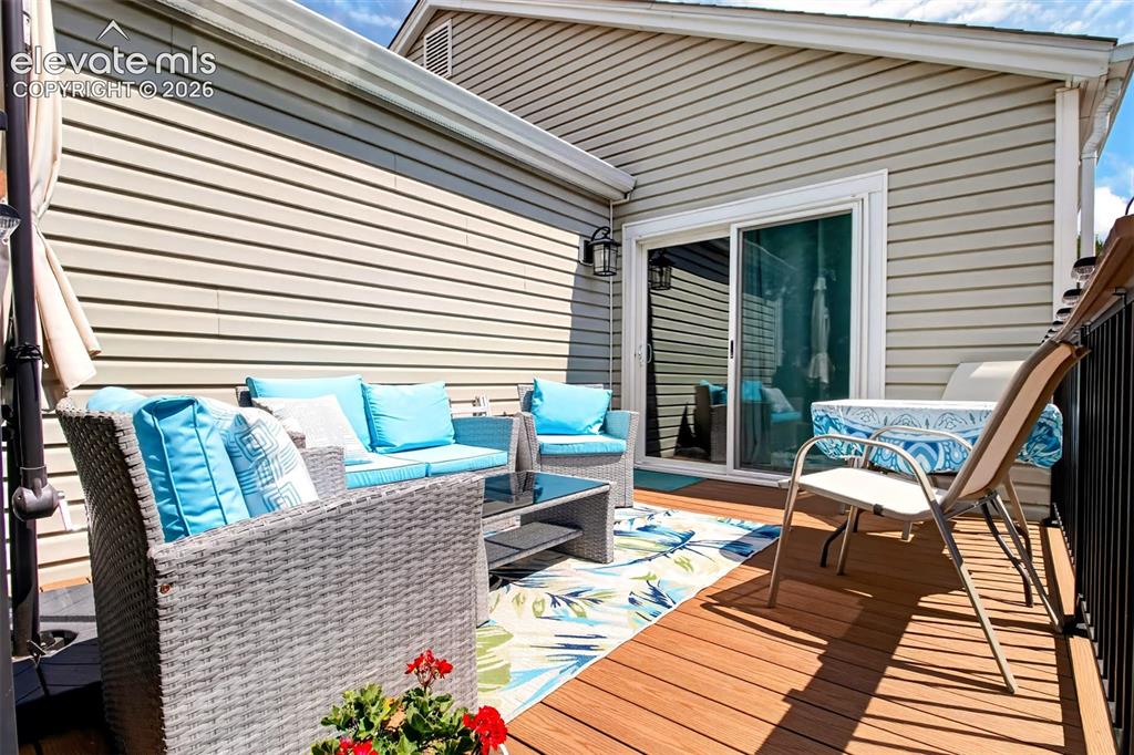 Image 31 of 35: Trex deck