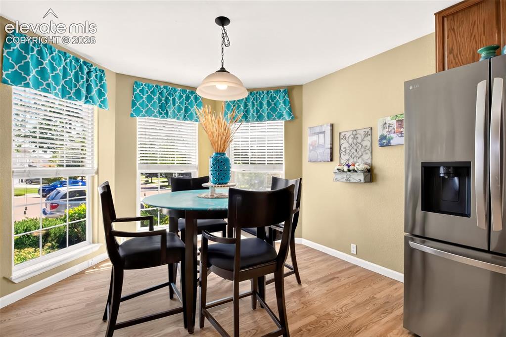 Image 7 of 35: Dining Area
