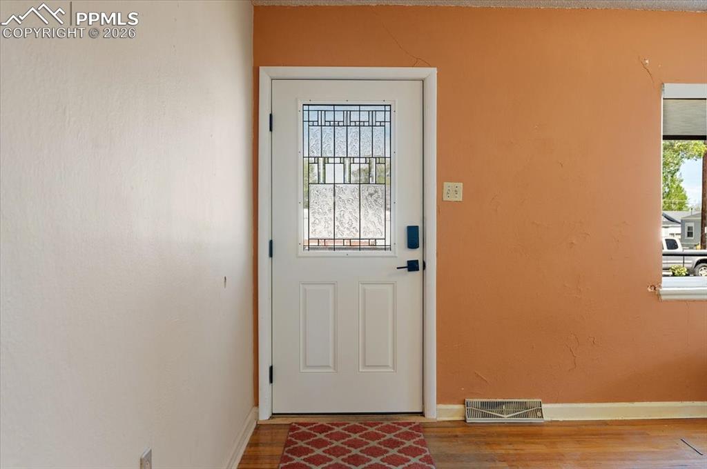 Image 12 of 20: Entry