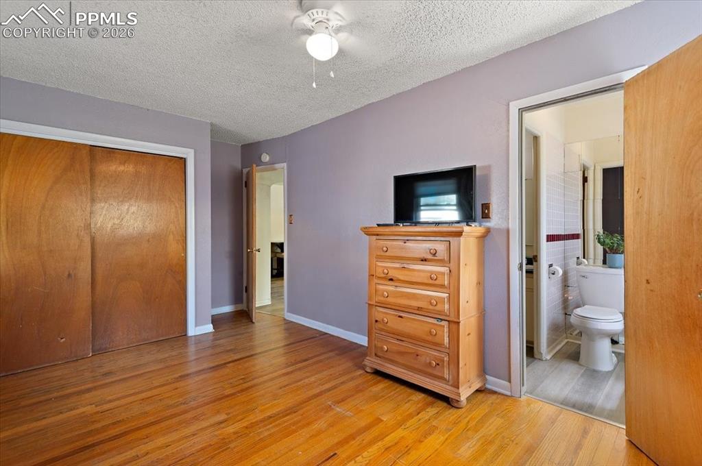 Image 14 of 20: Bedroom