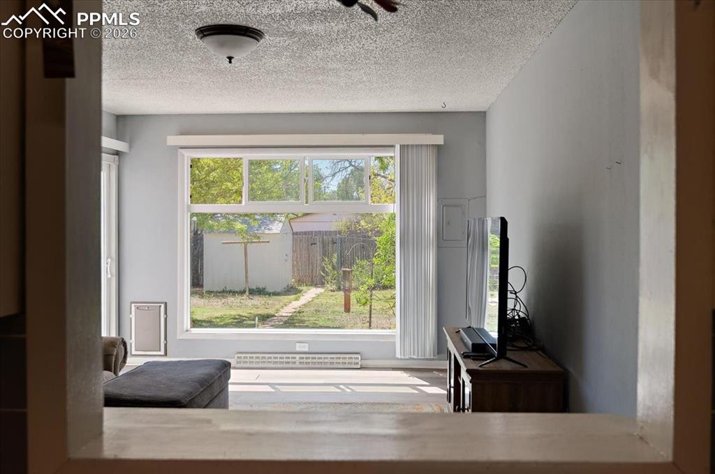 Image 3 of 20: Living Room