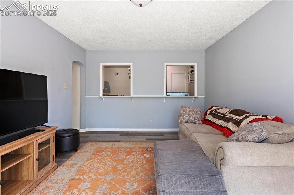 Image 6 of 20: Living Room