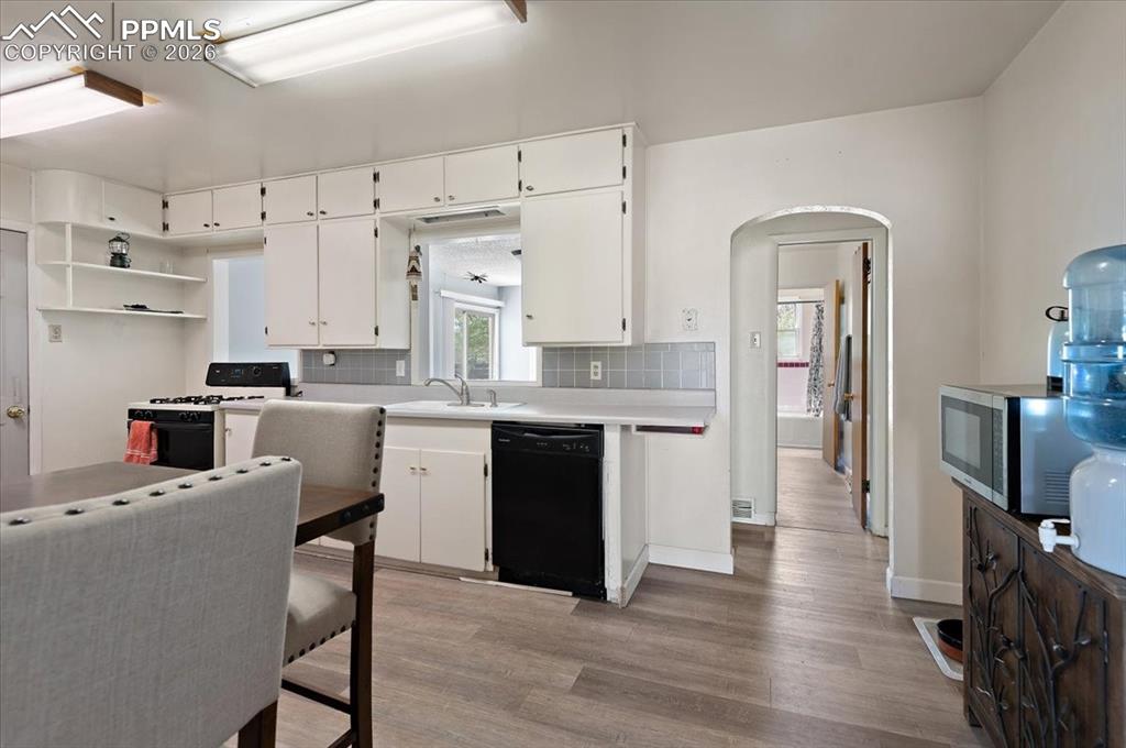 Image 9 of 20: Kitchen