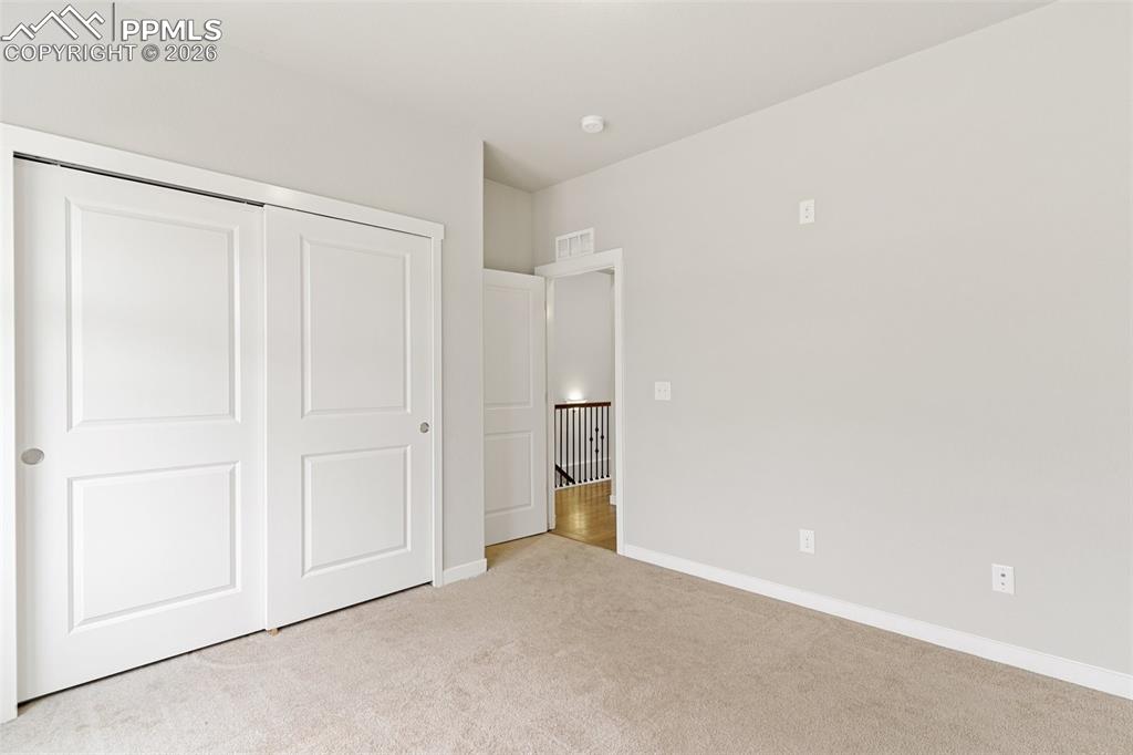 Image 25 of 30: Bedroom