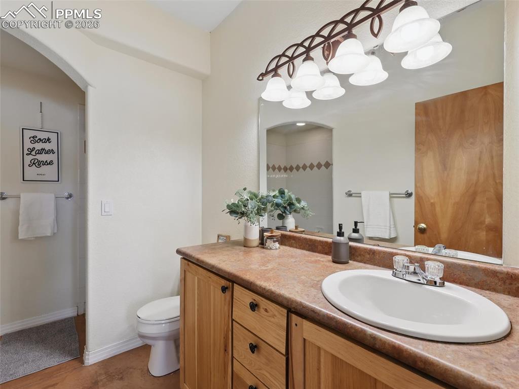 Image 15 of 41: Bathroom