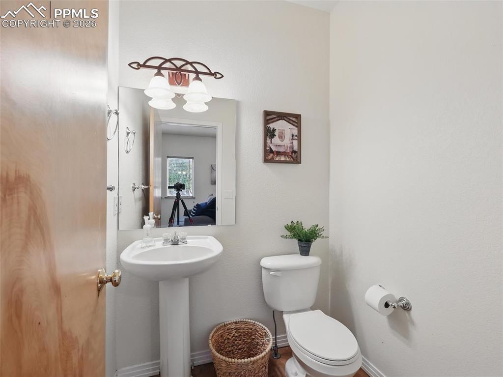 Image 20 of 41: Bathroom