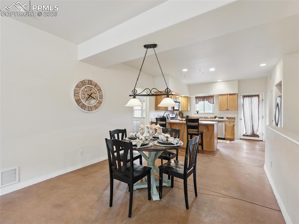 Image 8 of 41: Dining Area