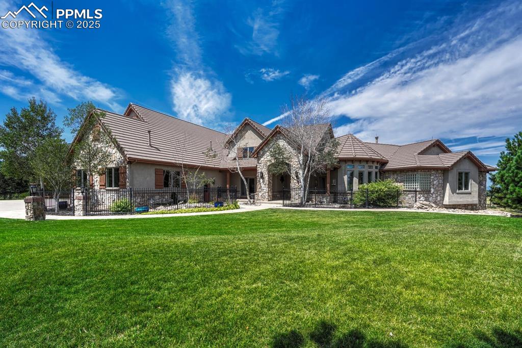 Image 2 of 50: Back of Structure