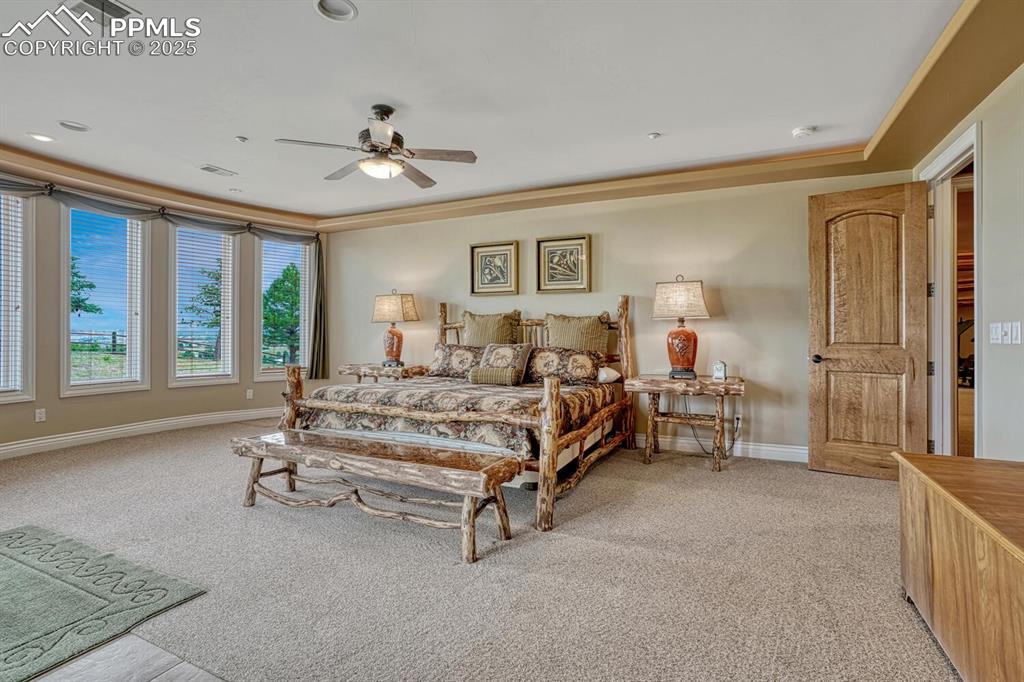 Image 33 of 50: Bedroom