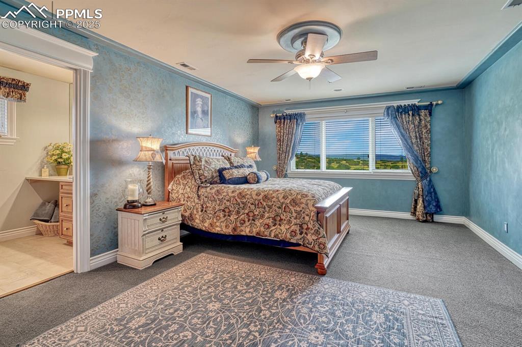 Image 37 of 50: Bedroom