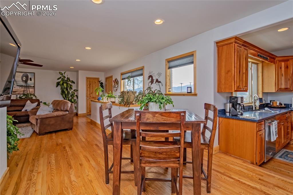 Image 10 of 41: Dining Area