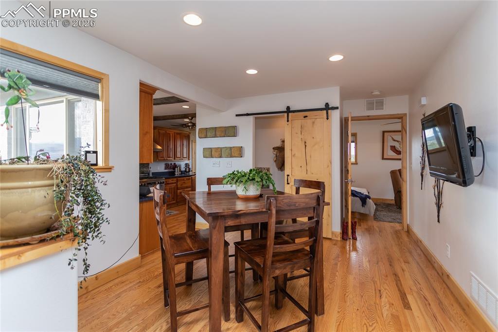 Image 11 of 41: Dining Area