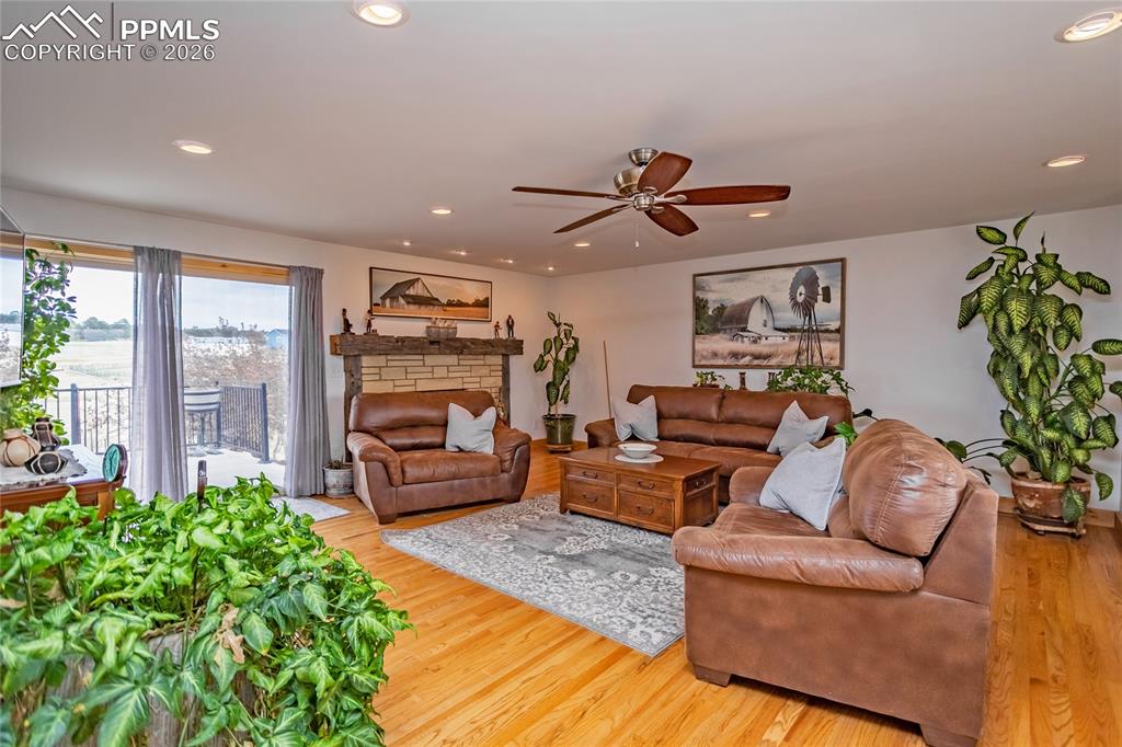 Image 14 of 41: Living Room