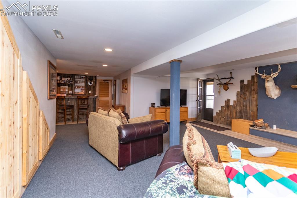 Image 22 of 41: Family Room