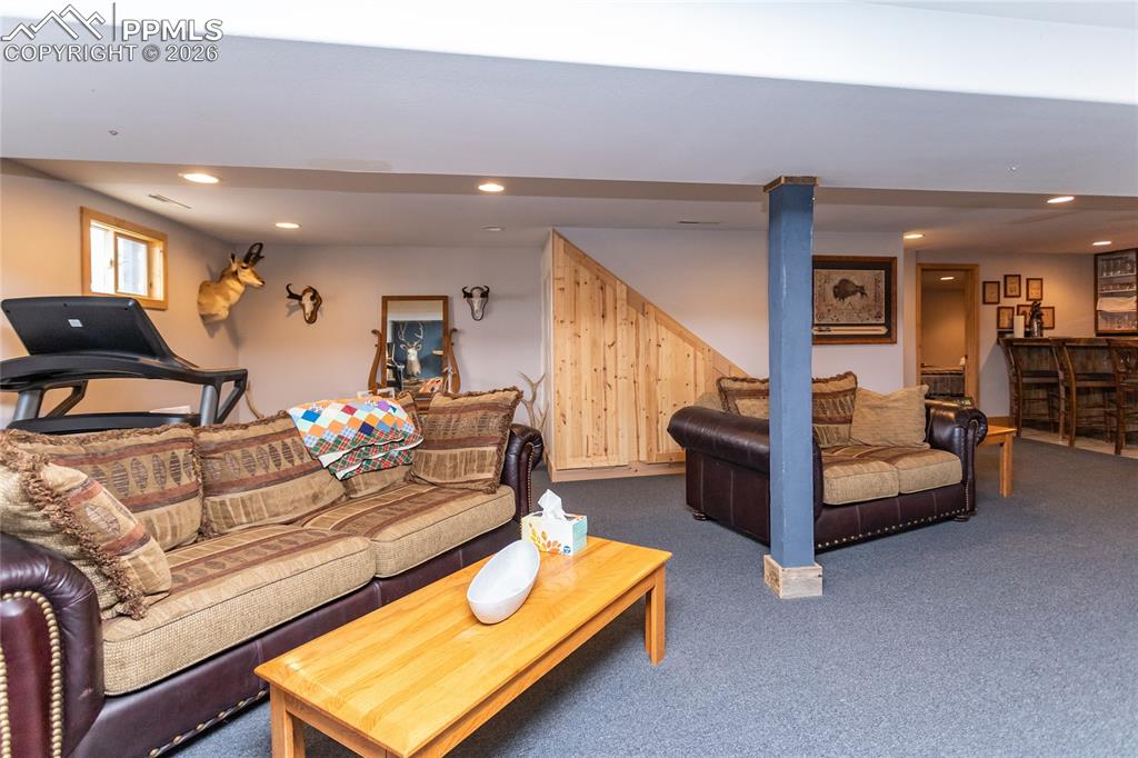 Image 23 of 41: Family Room