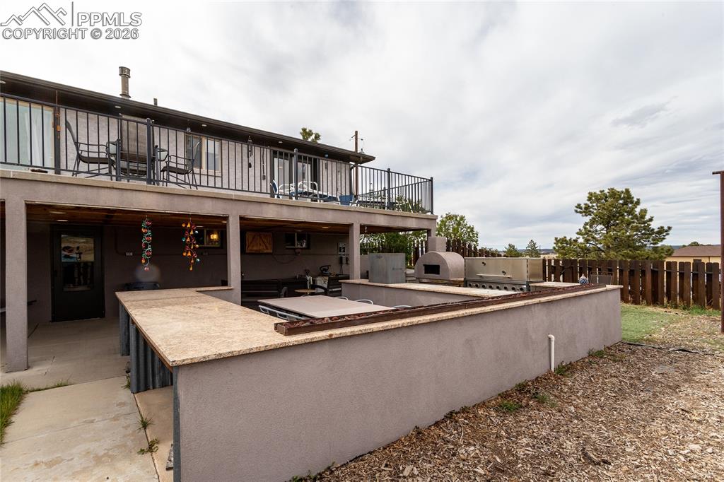 Image 29 of 41: Entertaining area