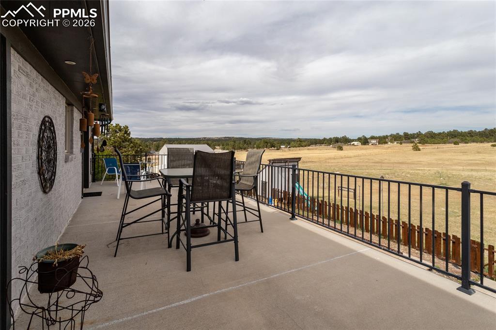 Image 34 of 41: Upper Deck