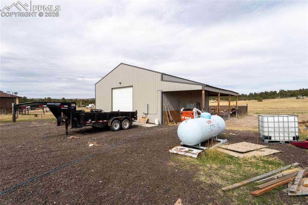 Image 36 of 41: 36X36 Shop