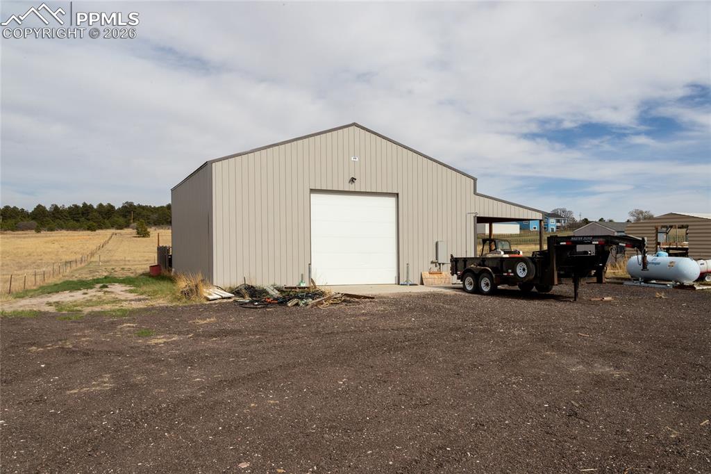 Image 38 of 41: Shop