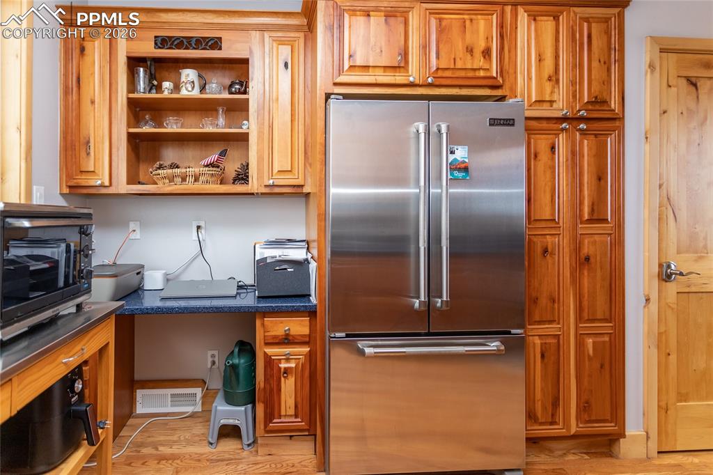 Image 8 of 41: Kitchen