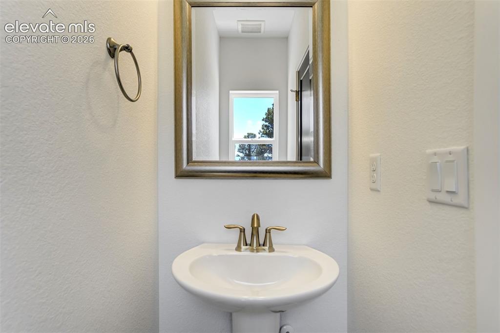 Image 9 of 33: Bathroom