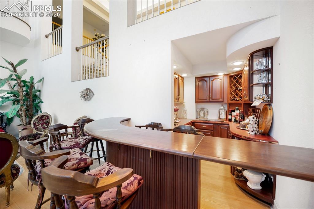 Image 11 of 50: Bar in Sun Room