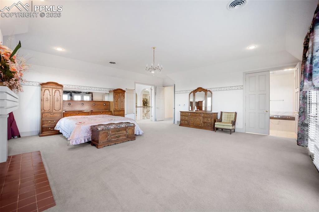 Image 26 of 50: Bedroom