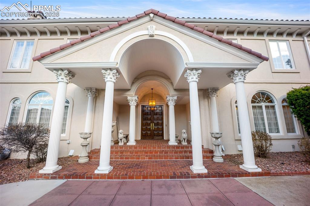 Image 3 of 50: Entry Way