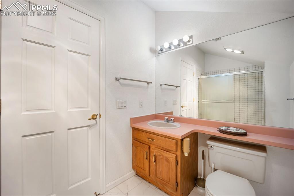 Image 32 of 50: Guest House Bathroom