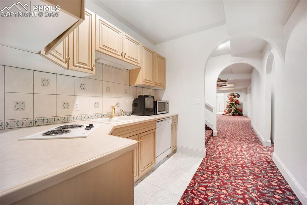 Image 36 of 50: Basement Kitchenette