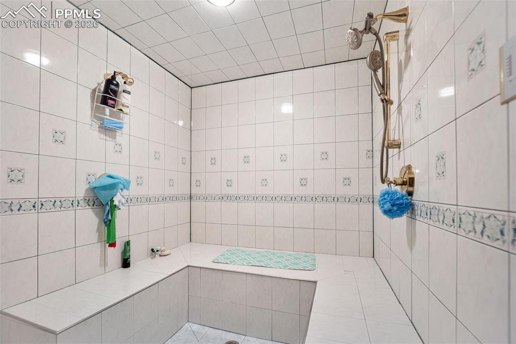 Image 38 of 50: Steam Room