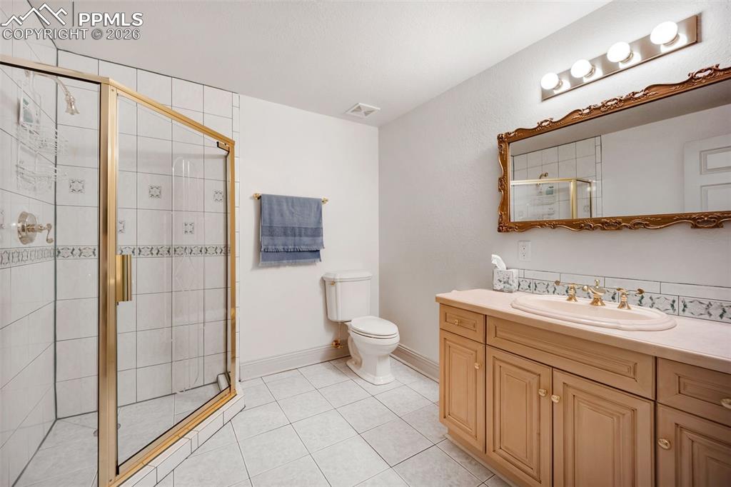 Image 40 of 50: Basement Bathroom