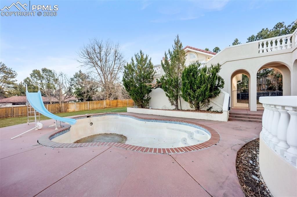 Image 45 of 50: Pool