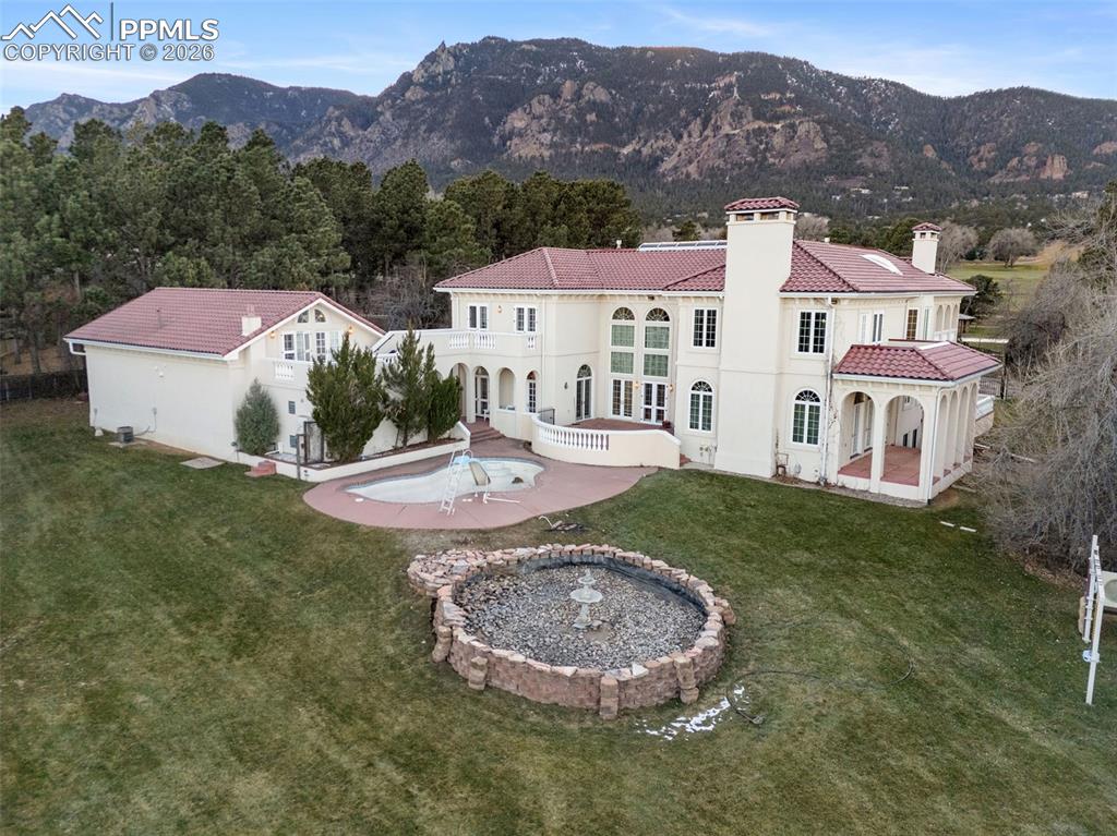 Image 50 of 50: Back of Structure