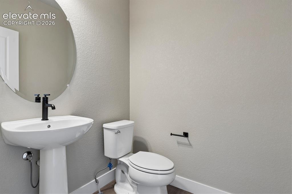 Image 10 of 27: Bathroom