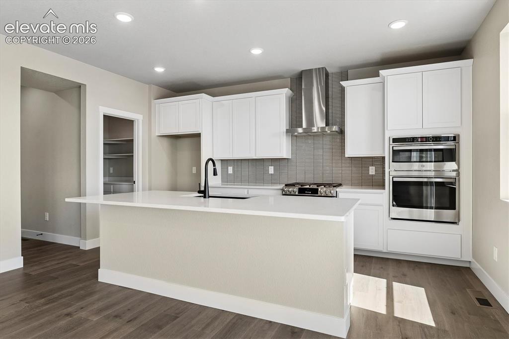 Image 6 of 27: Kitchen