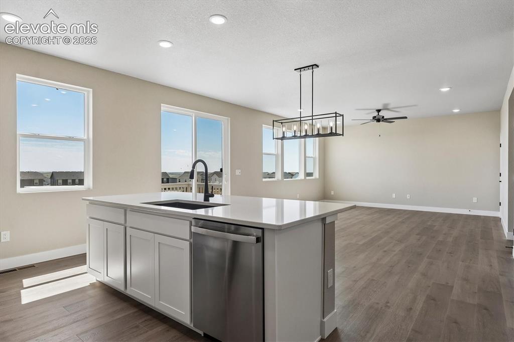 Image 8 of 27: Kitchen