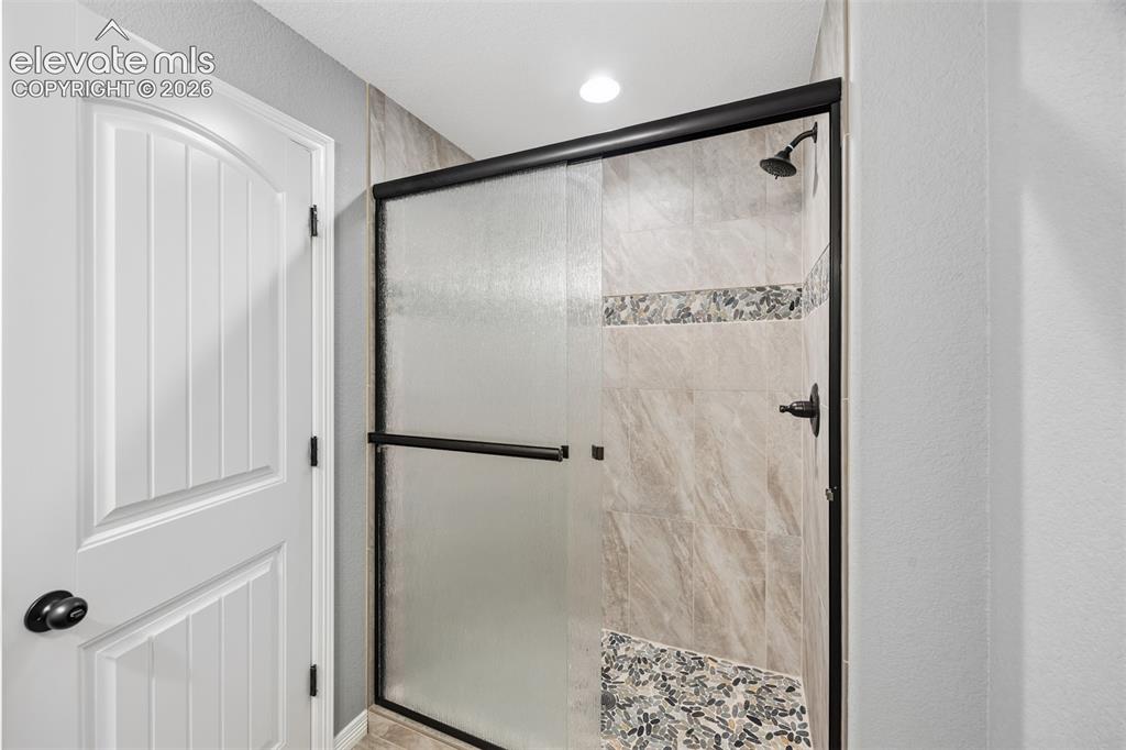 Image 15 of 46: Bathroom
